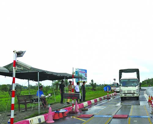 Chở quá tải, phạt cả tài xế lẫn chủ xe